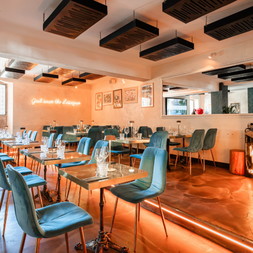 Sala superiore del Ristorante Piano Piano Bologna in Piazza Maggiore