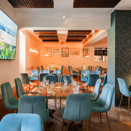 ristorante-piano-piano-bologna-sala-superiore-tavoli-piazza-maggiore