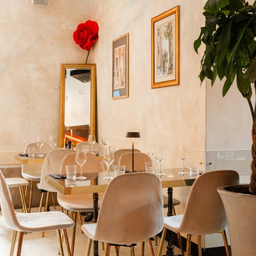 Dettagli della sala superiore del Ristorante Piano Piano Bologna